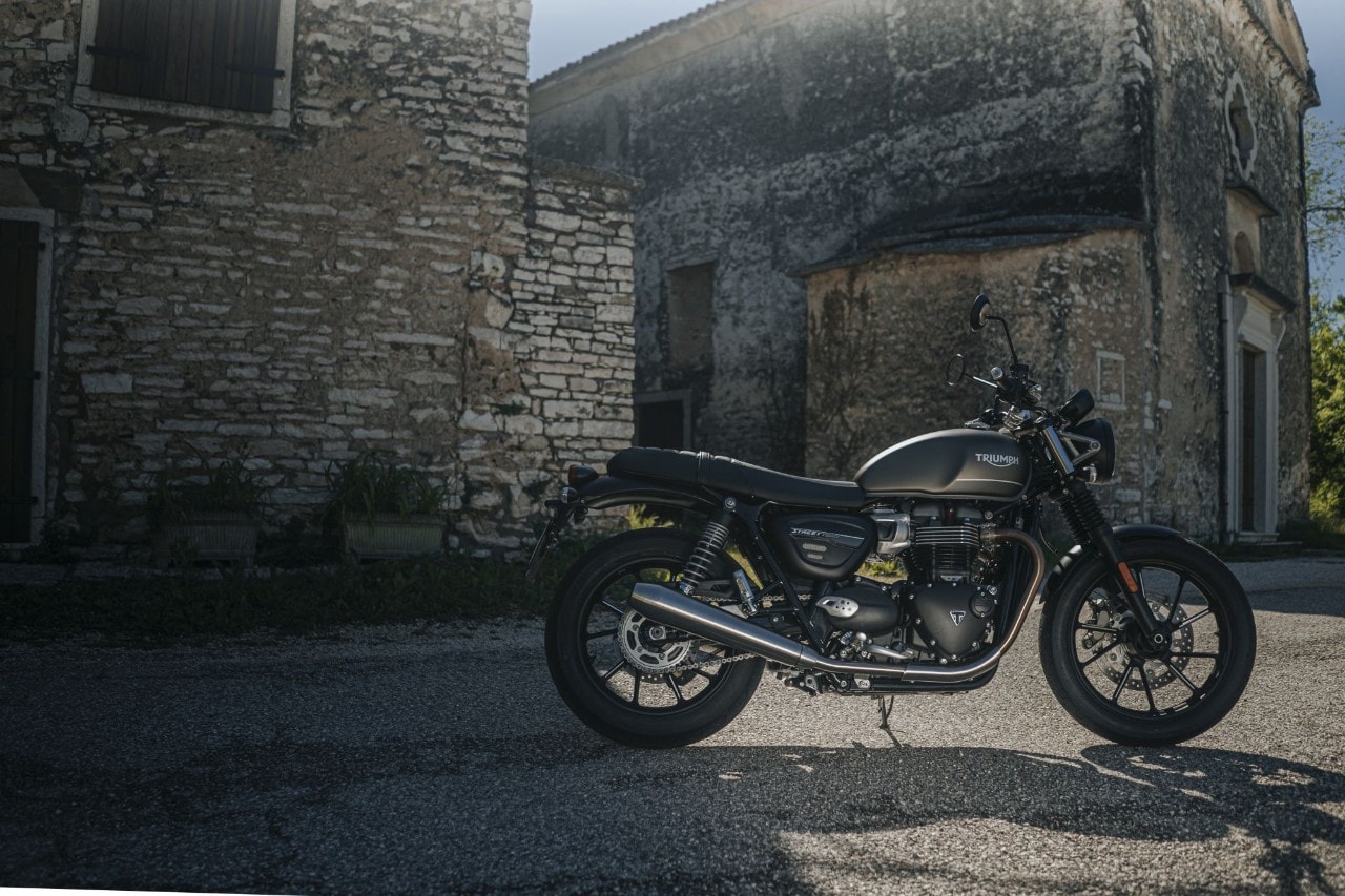Triumph Street Twin VS Bonneville T100: sfida in famiglia